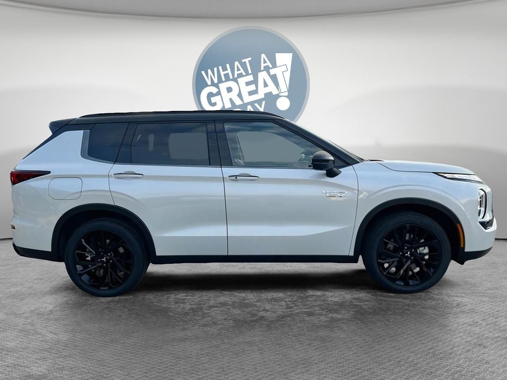 2025 Mitsubishi Outlander PHEV Base