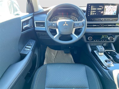 2025 Mitsubishi Outlander ES