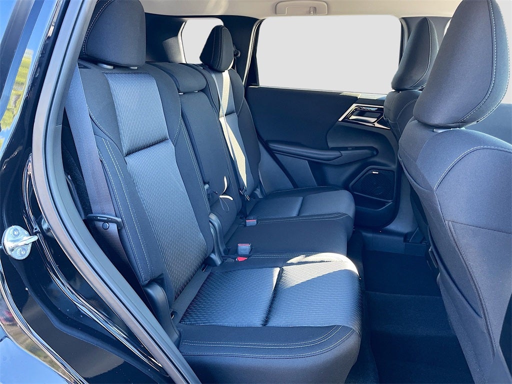 2025 Mitsubishi Outlander ES