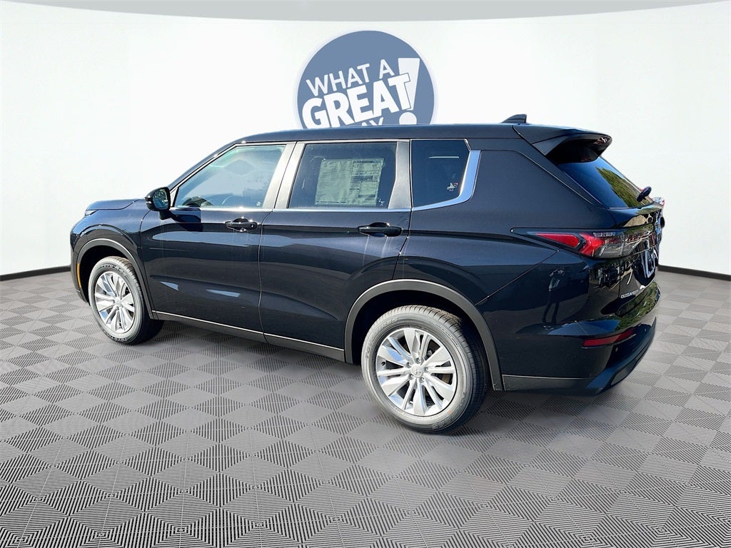 2025 Mitsubishi Outlander ES