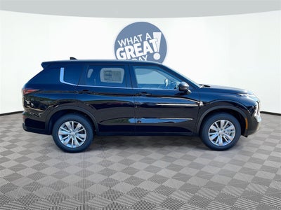 2025 Mitsubishi Outlander ES