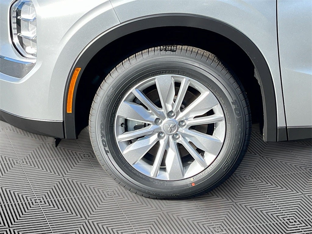 2025 Mitsubishi Outlander ES