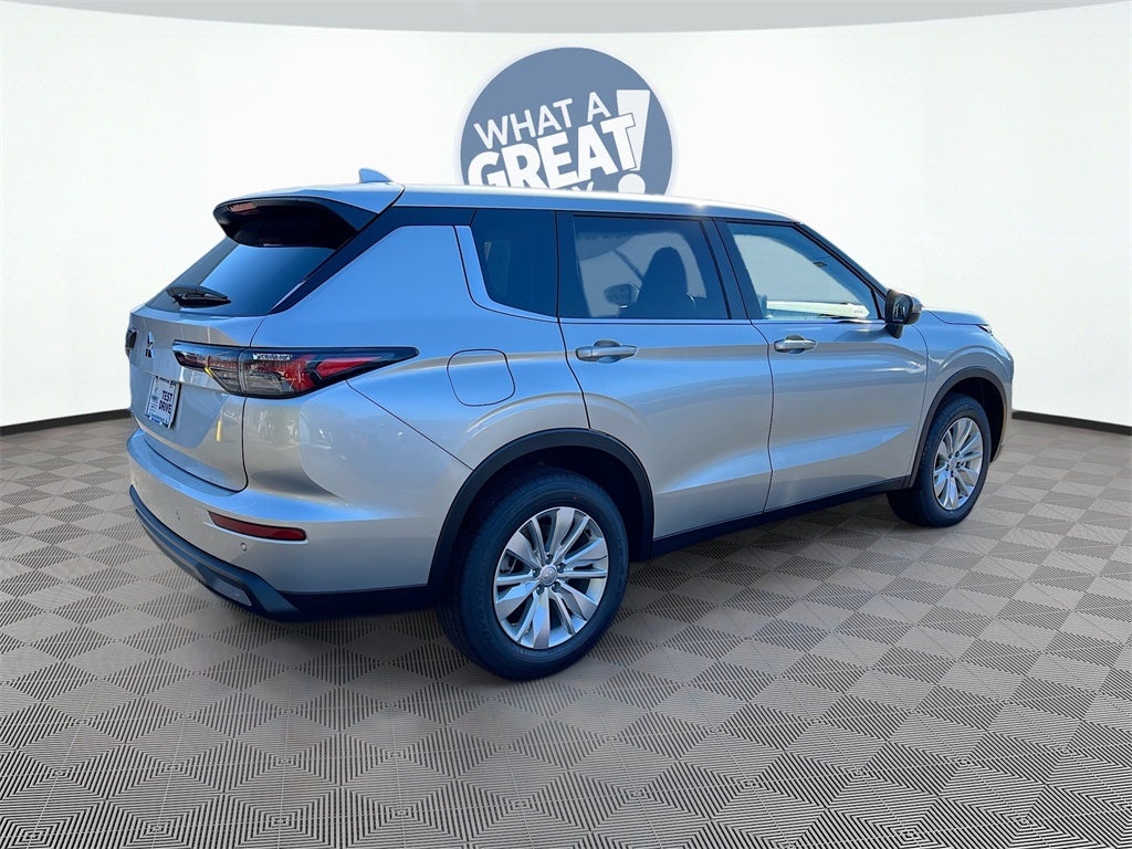 2025 Mitsubishi Outlander ES