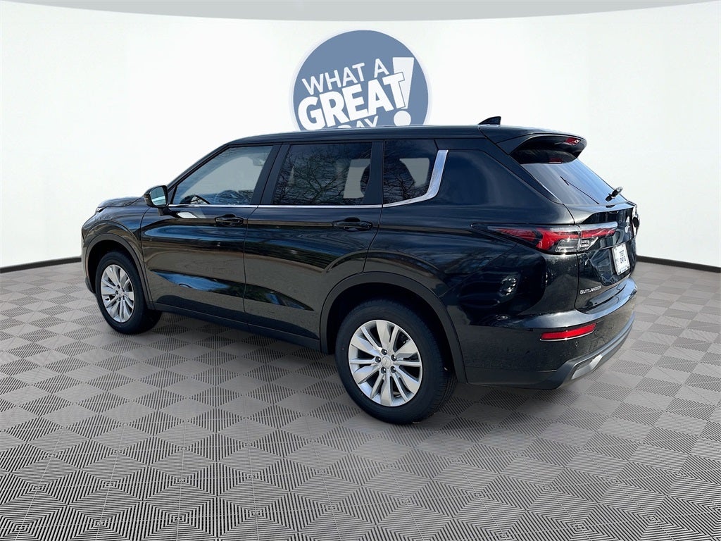 2025 Mitsubishi Outlander ES