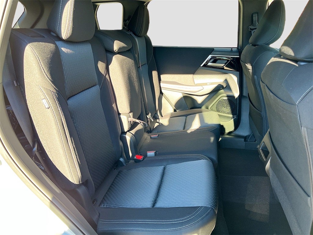 2025 Mitsubishi Outlander ES