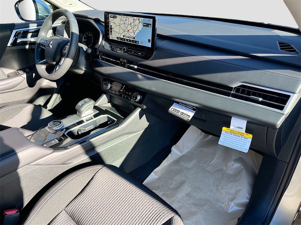 2025 Mitsubishi Outlander ES