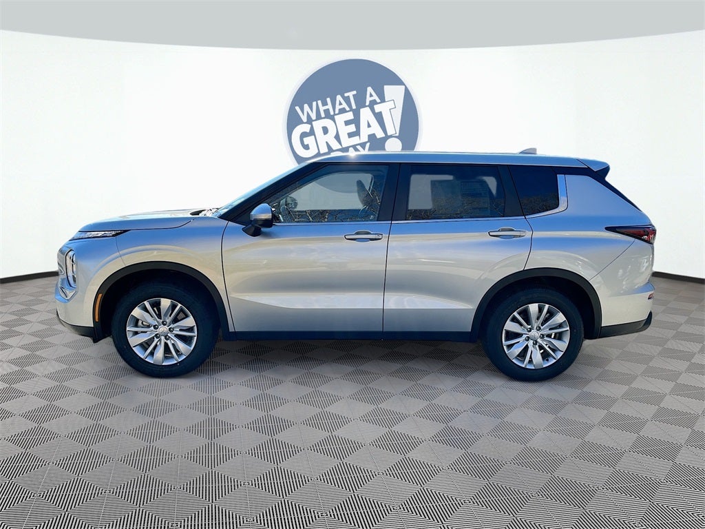 2025 Mitsubishi Outlander ES