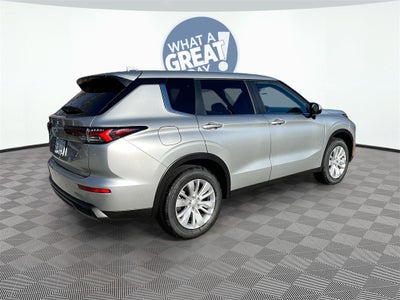 2025 Mitsubishi Outlander ES