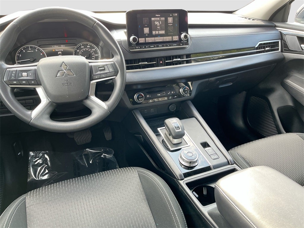 2024 Mitsubishi Outlander ES