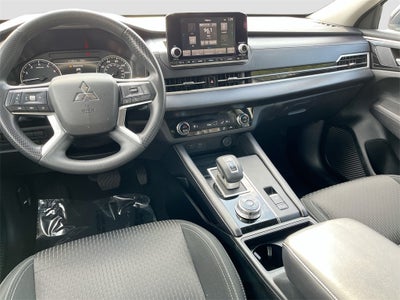 2024 Mitsubishi Outlander ES