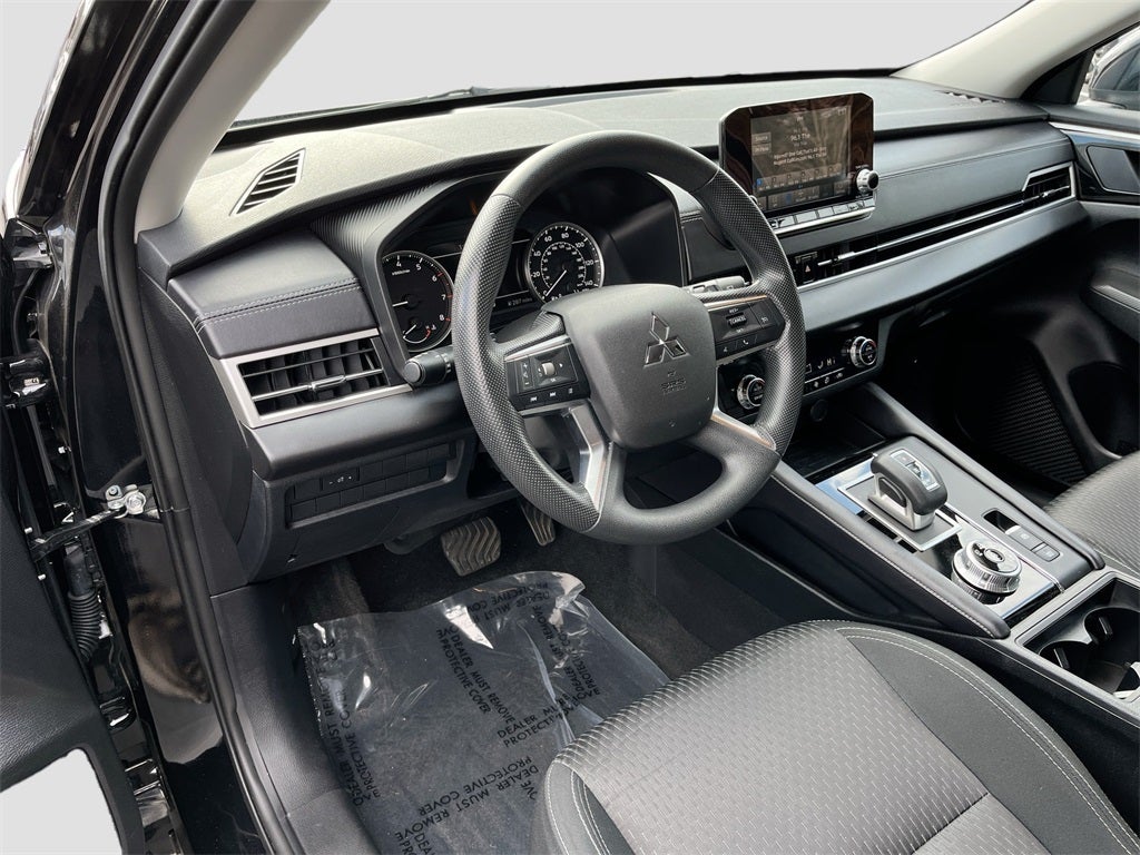 2024 Mitsubishi Outlander ES