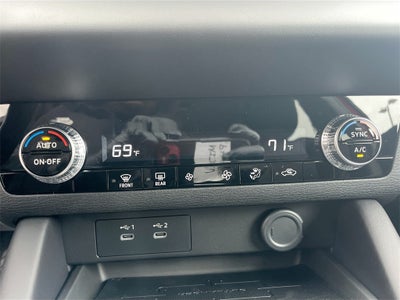 2025 Mitsubishi Outlander ES