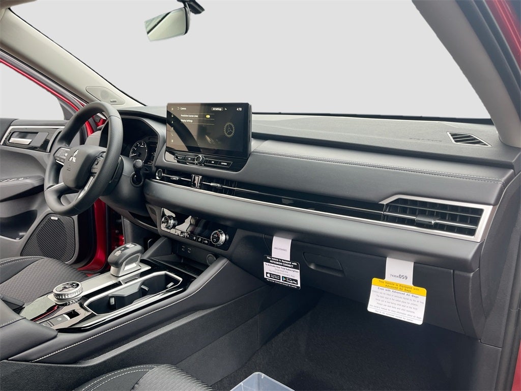 2025 Mitsubishi Outlander ES