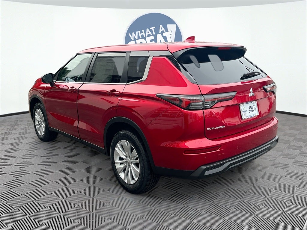 2025 Mitsubishi Outlander ES