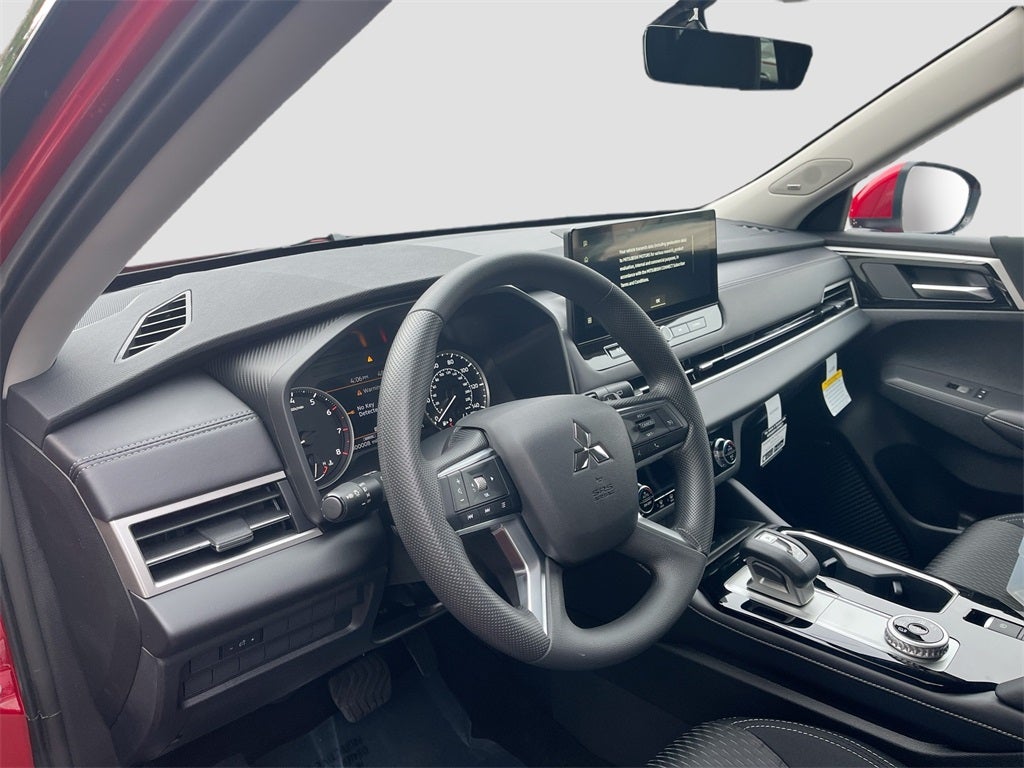 2025 Mitsubishi Outlander ES