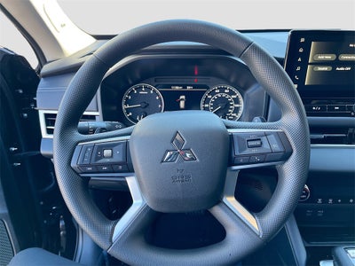 2026 Mitsubishi Outlander ES