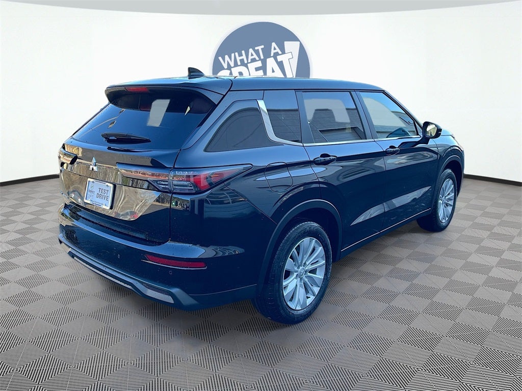 2026 Mitsubishi Outlander ES