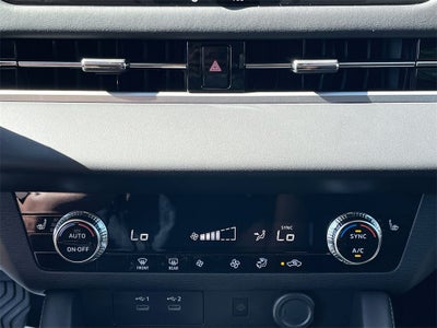 2025 Mitsubishi Outlander SE Tech Package