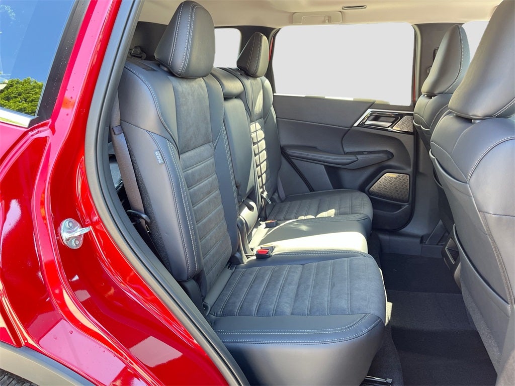 2025 Mitsubishi Outlander SE Tech Package