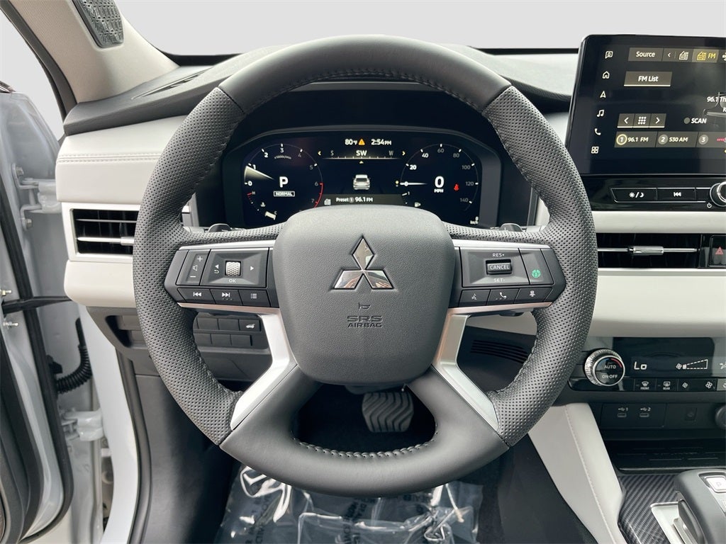 2025 Mitsubishi Outlander SE Tech Pakcage