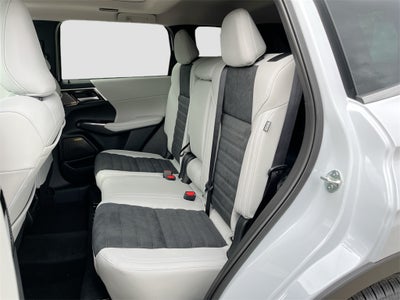 2025 Mitsubishi Outlander SE Tech Pakcage