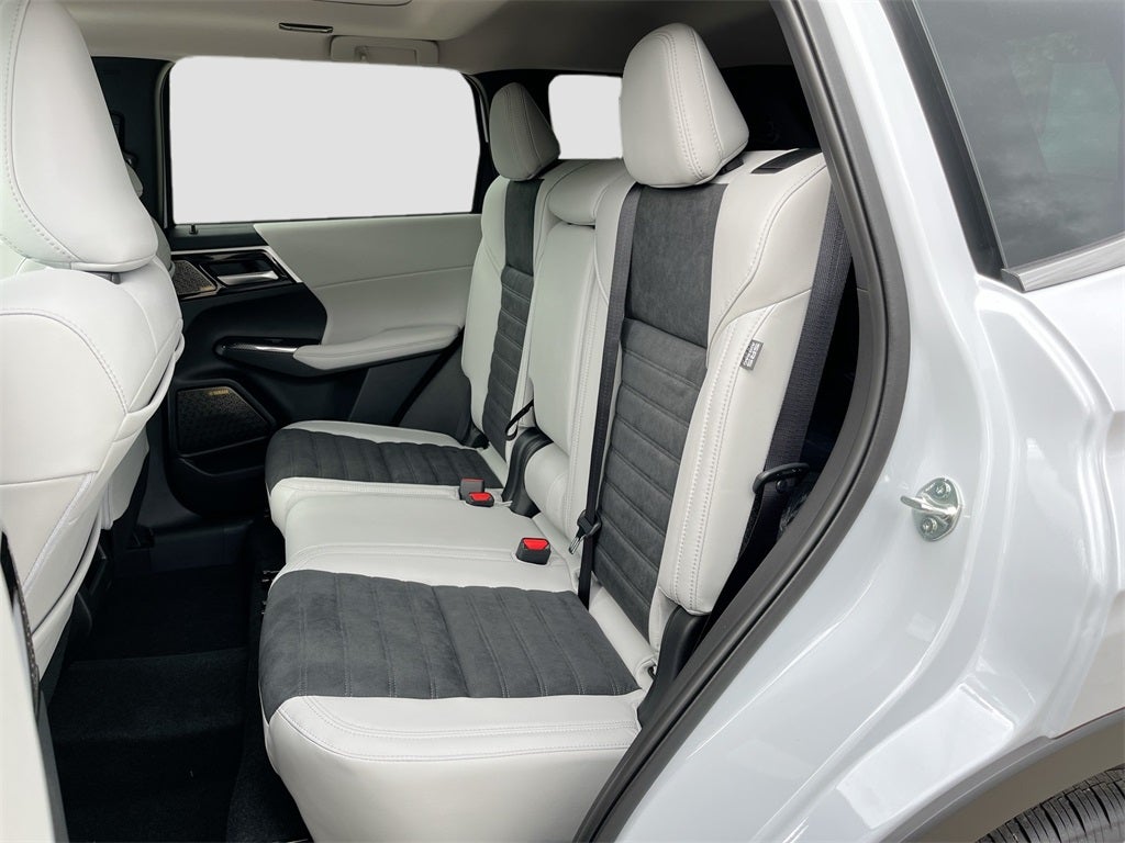 2025 Mitsubishi Outlander SE Tech Pakcage