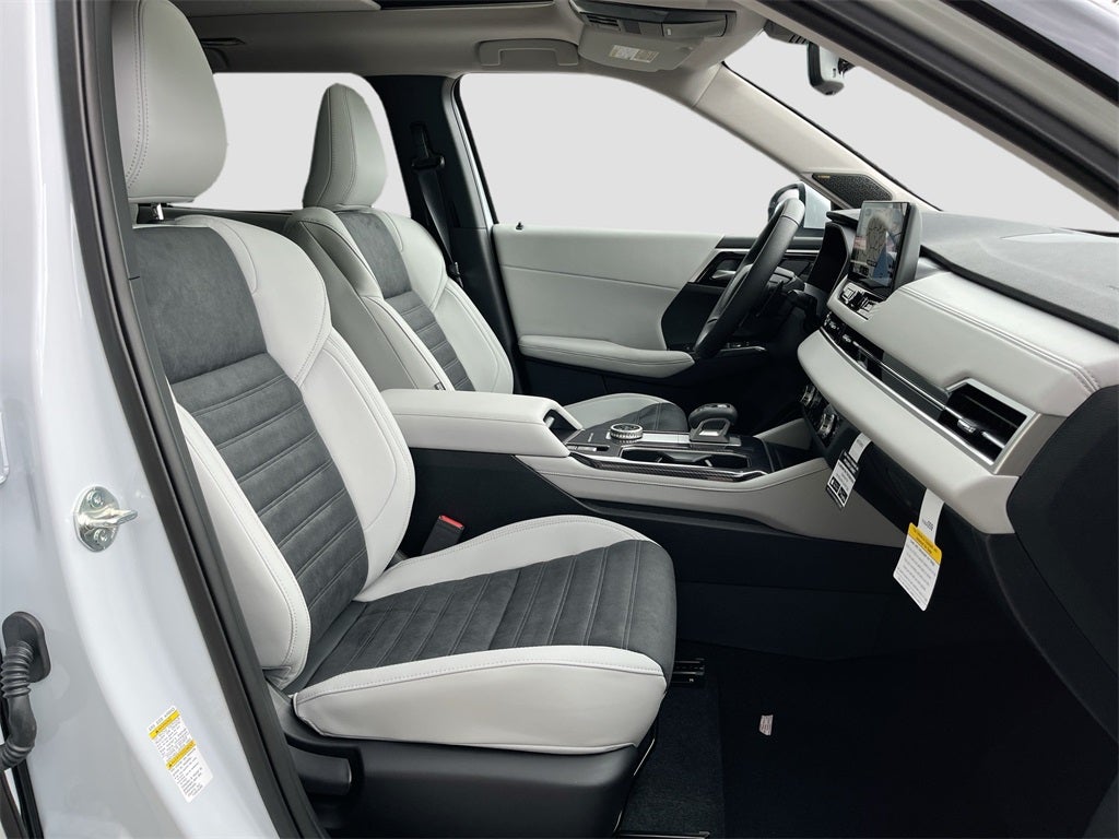 2025 Mitsubishi Outlander SE Tech Pakcage