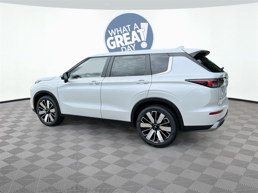 2025 Mitsubishi Outlander SE Tech Pakcage