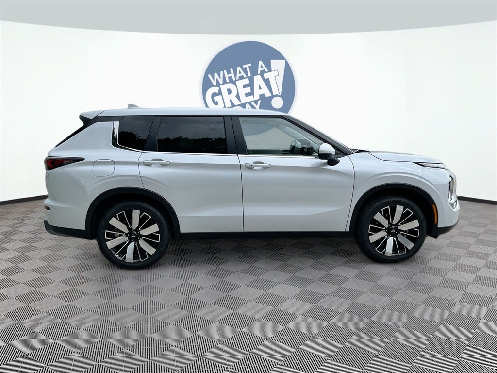 2025 Mitsubishi Outlander SE Tech Pakcage