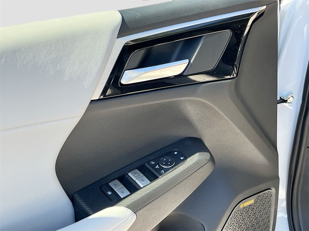 2025 Mitsubishi Outlander SE Tech Package