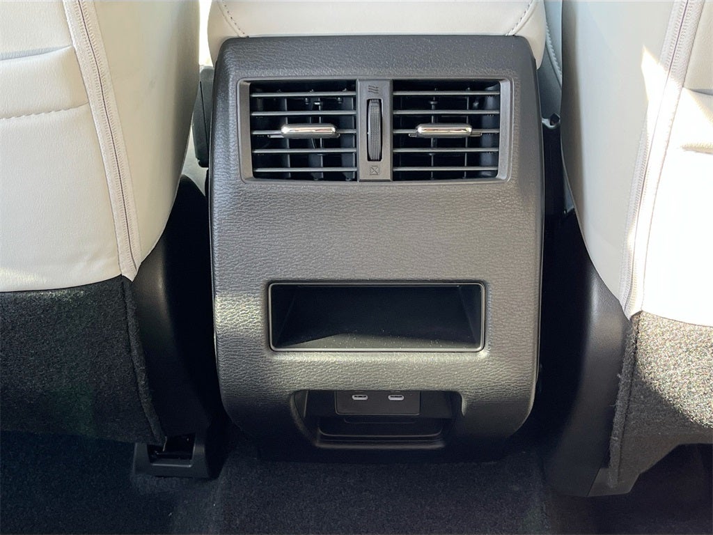 2025 Mitsubishi Outlander SE Tech Package