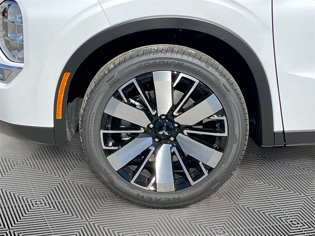 2025 Mitsubishi Outlander SE Tech Package