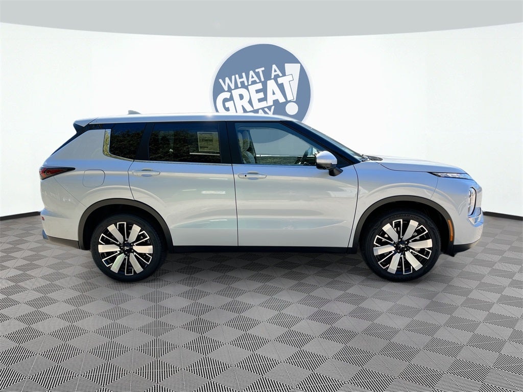 2025 Mitsubishi Outlander SE Tech Package