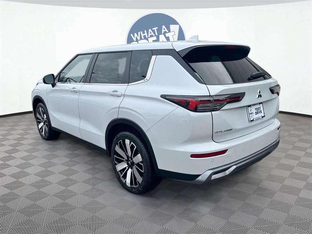 2025 Mitsubishi Outlander SE