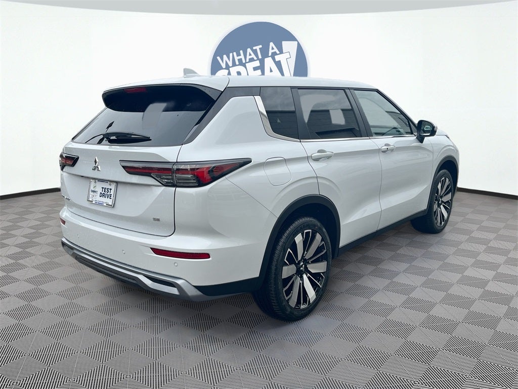 2025 Mitsubishi Outlander SE