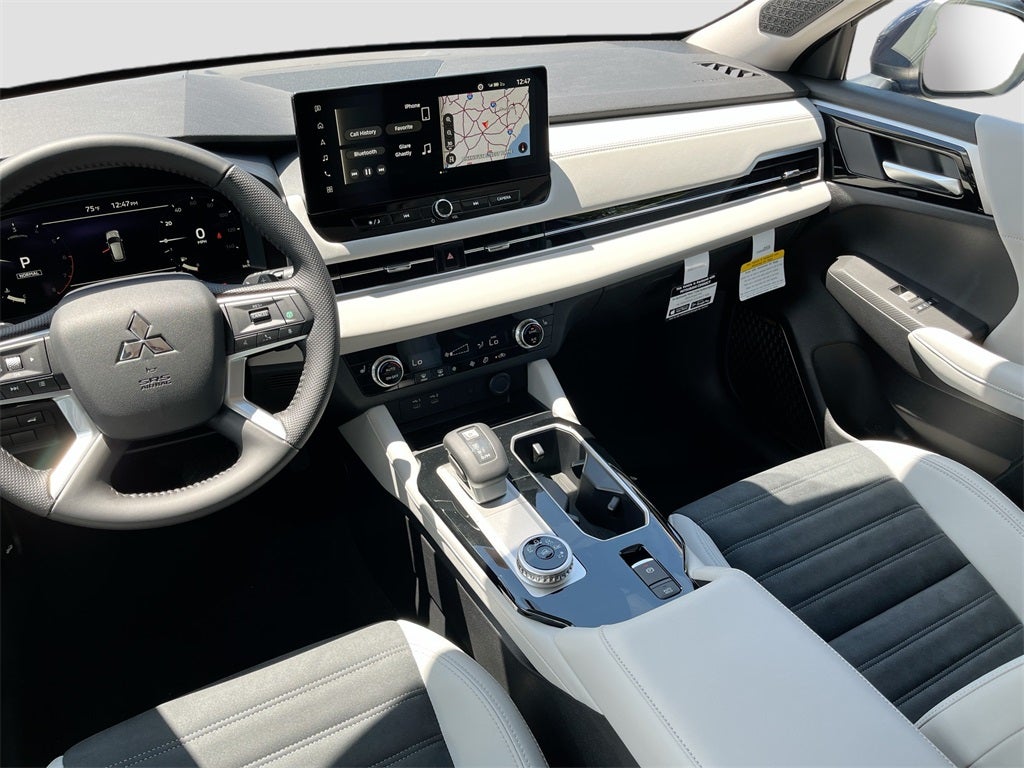 2025 Mitsubishi Outlander SE Tech Package