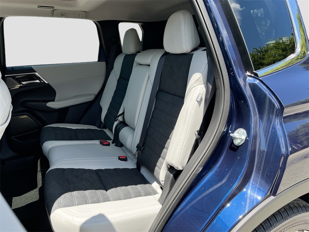 2025 Mitsubishi Outlander SE Tech Package