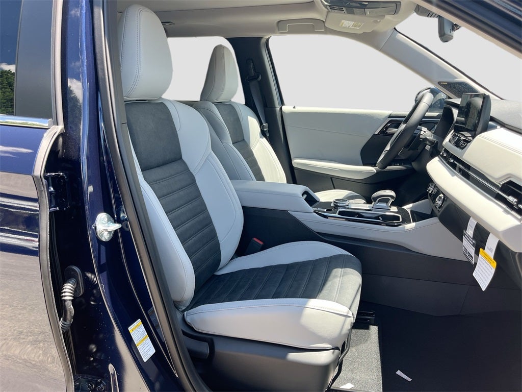2025 Mitsubishi Outlander SE Tech Package