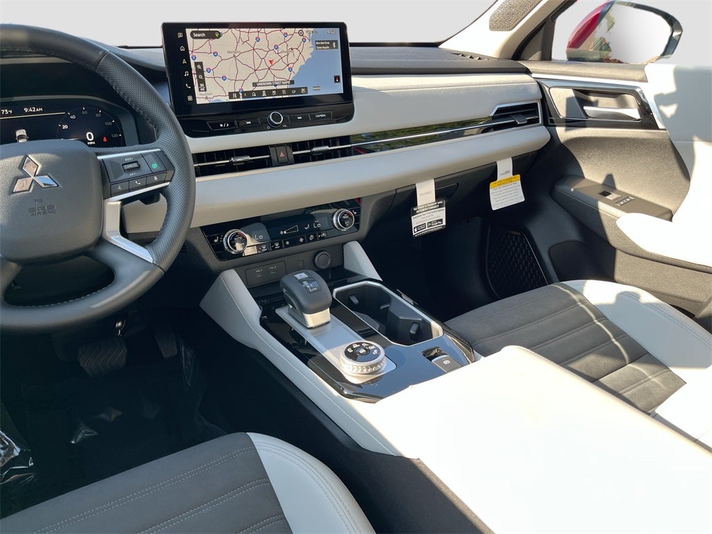 2025 Mitsubishi Outlander SE Tech Package