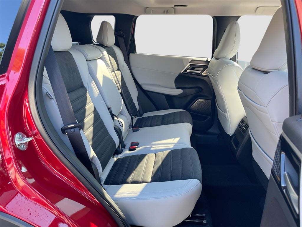 2025 Mitsubishi Outlander SE Tech Package