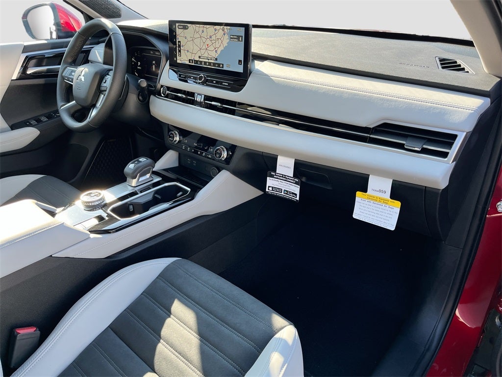 2025 Mitsubishi Outlander SE Tech Package