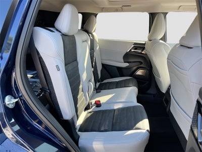 2025 Mitsubishi Outlander SE Tech Package