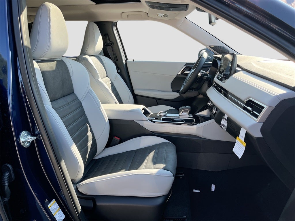 2025 Mitsubishi Outlander SE Tech Package