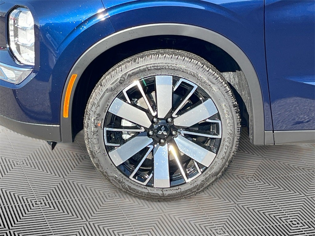 2025 Mitsubishi Outlander SE Tech Package