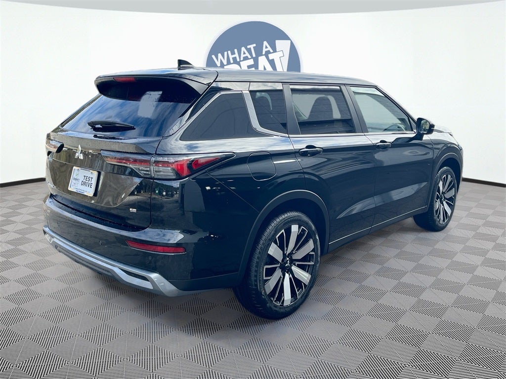 2025 Mitsubishi Outlander SE