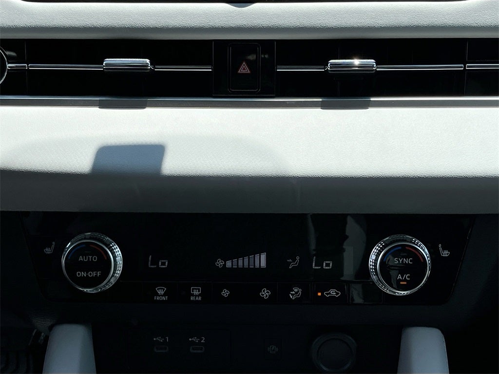 2025 Mitsubishi Outlander SE Tech Package