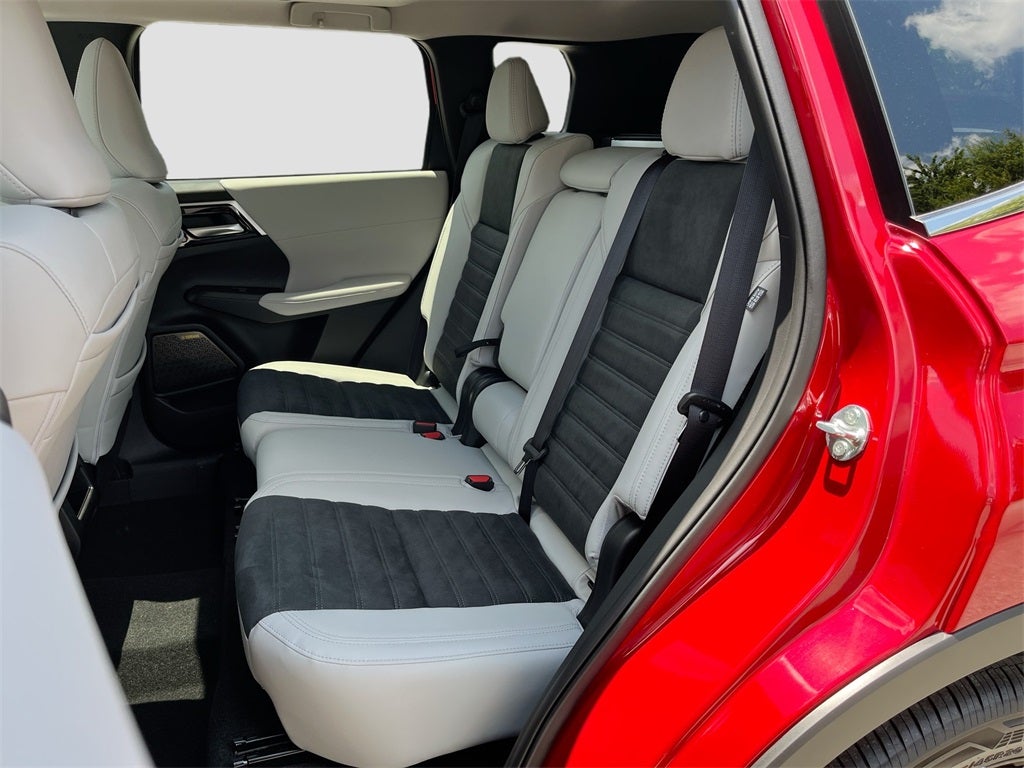 2025 Mitsubishi Outlander SE Tech Package