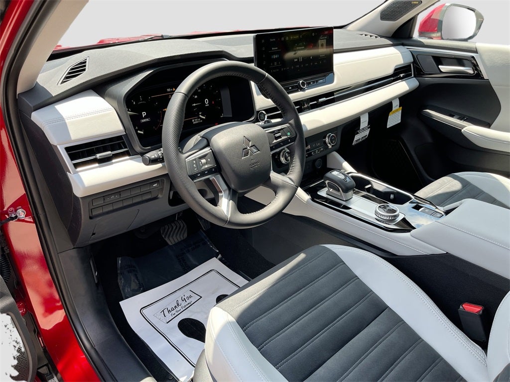 2025 Mitsubishi Outlander SE Tech Package