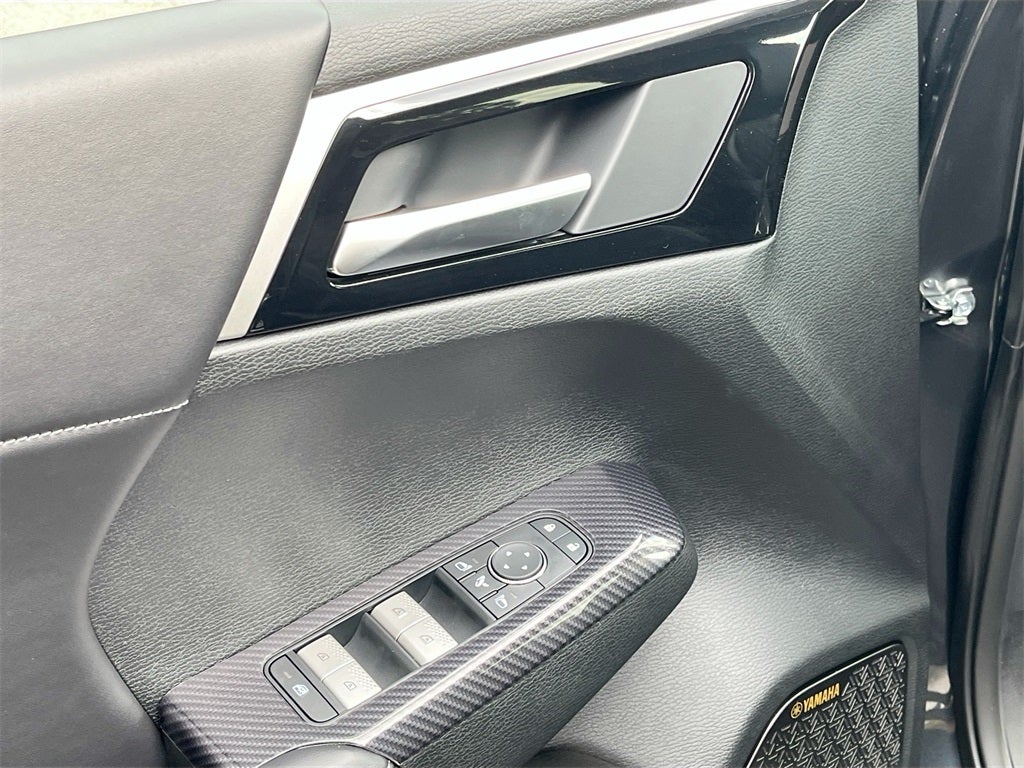 2025 Mitsubishi Outlander SE Tech Package