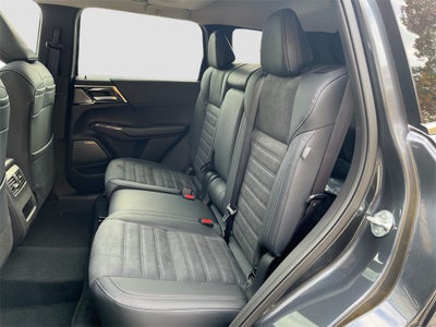 2025 Mitsubishi Outlander SE Tech Package